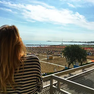 hotel-tritone.riccione-hotels.org/